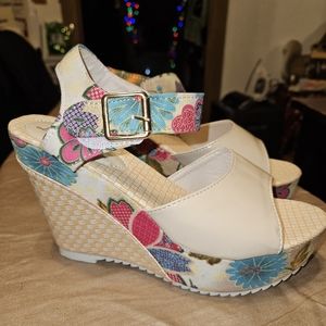 Floral Pattern Platform Sandals for Women, velcro closure